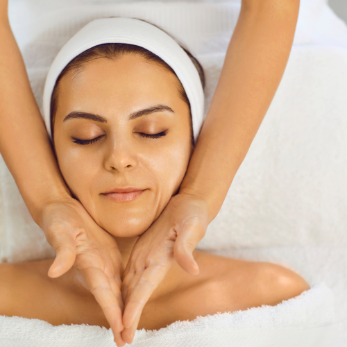 Grundausbildung in der Kosmetik & Gesichtsmassagetechnikk