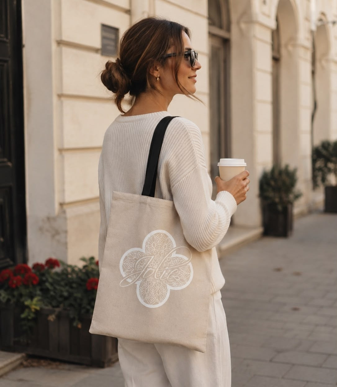 Edle Jute Einkaufstasche beige mit schwarzen Henkeln