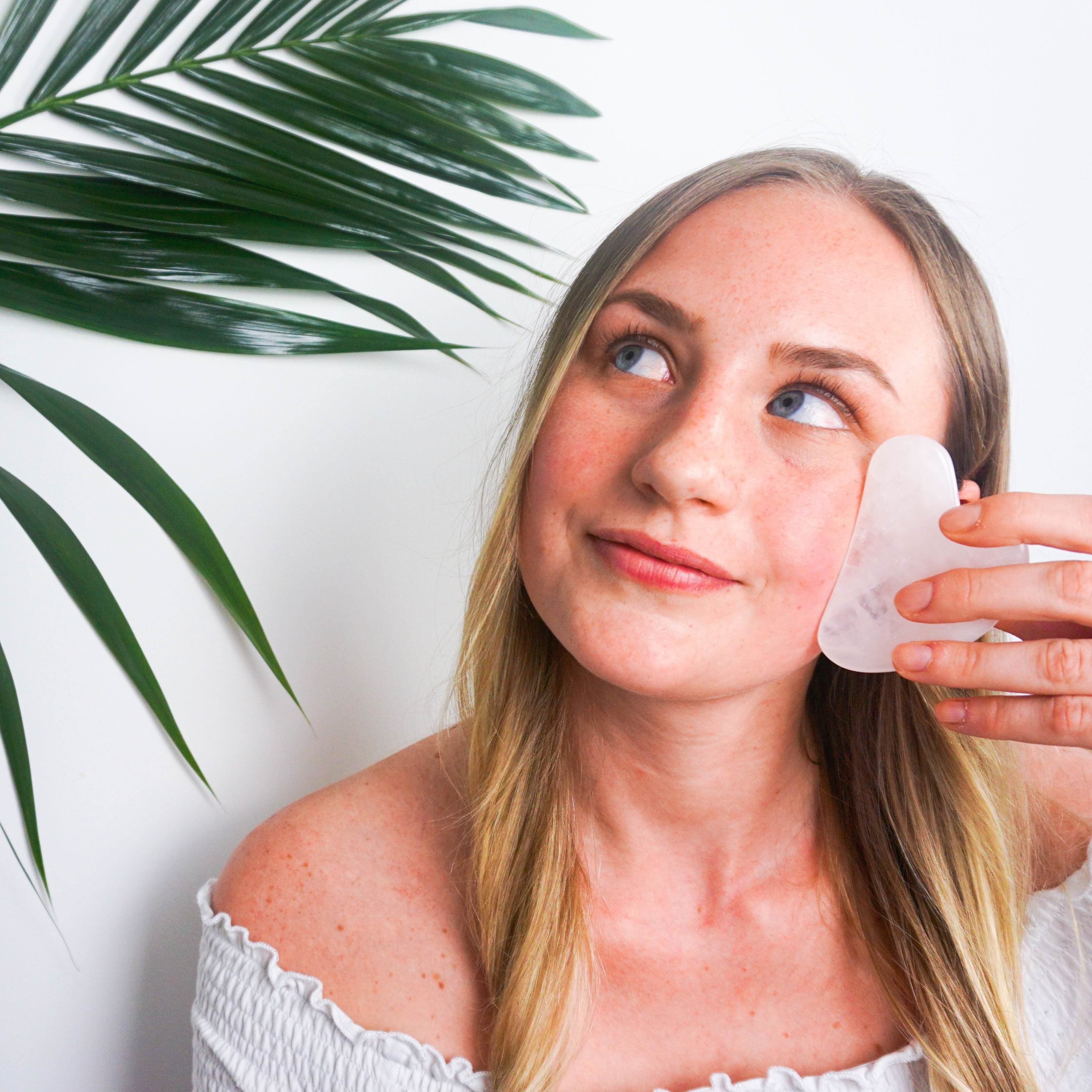 Gua Sha Stein + Rosenquarz Roller I Hyaluron Serum I Premium Qualität I Vitamin C - Jolie au naturel: Nachhaltige Naturkosmetik